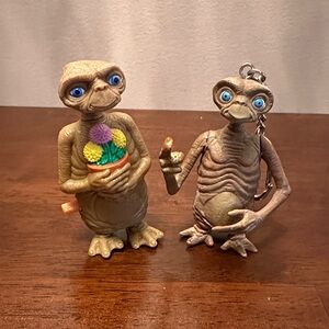 ET Vintage Figurine and Keychain Set